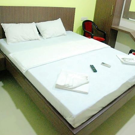 Hotel Pon Amutha Karūr Esterno foto